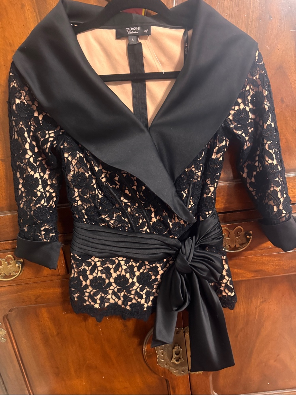 TADASHI Shoji Black and Tan Beige Lace Overlay Blouse/Blazer Size 4